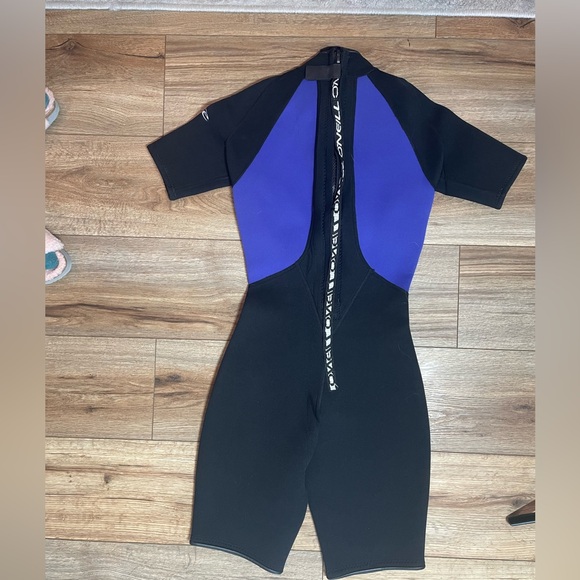 O'Neill women’s size 6 wetsuit - Picture 8 of 10
